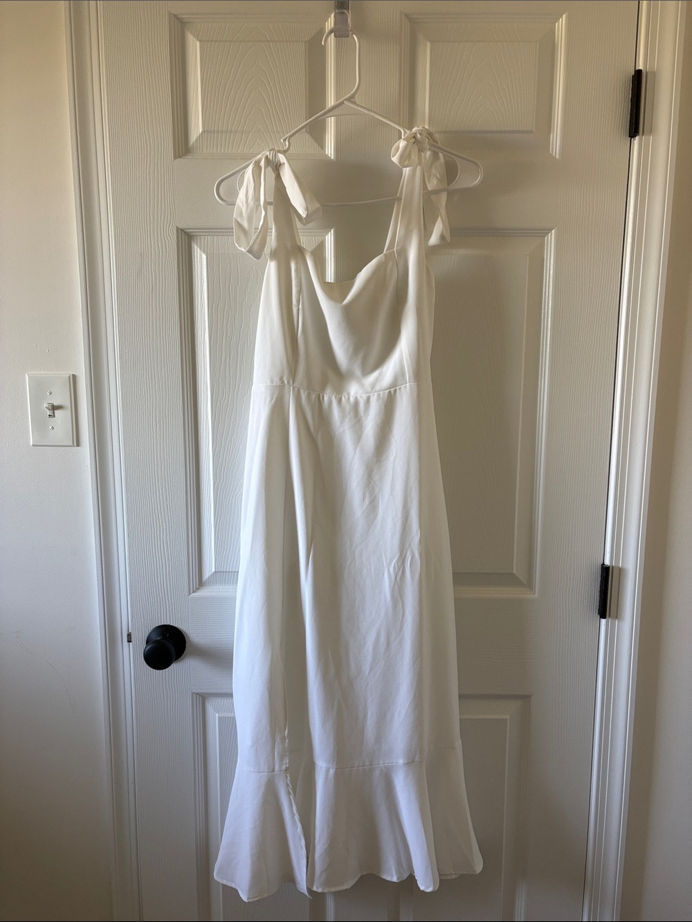 Elegant White Midi Dress with Tie-Strap Shoulders